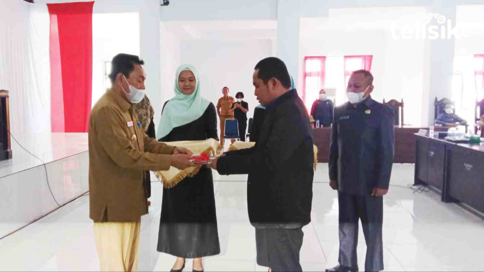 Bupati Butur Serahkan Pengantar Dokumen Rancangan Perubahan KUA dan PPAS 2021