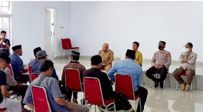 Datangi Rujab, Massa Akhirnya Temui Bupati Buton