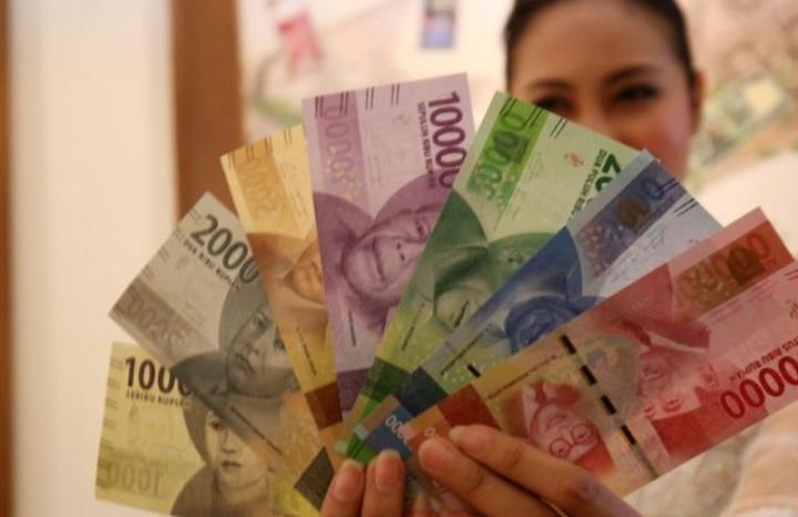 Dijanji Dapat Bantuan COVID-19 Rp 5 Juta, Belasan Wanita Kirim Foto Telanjang