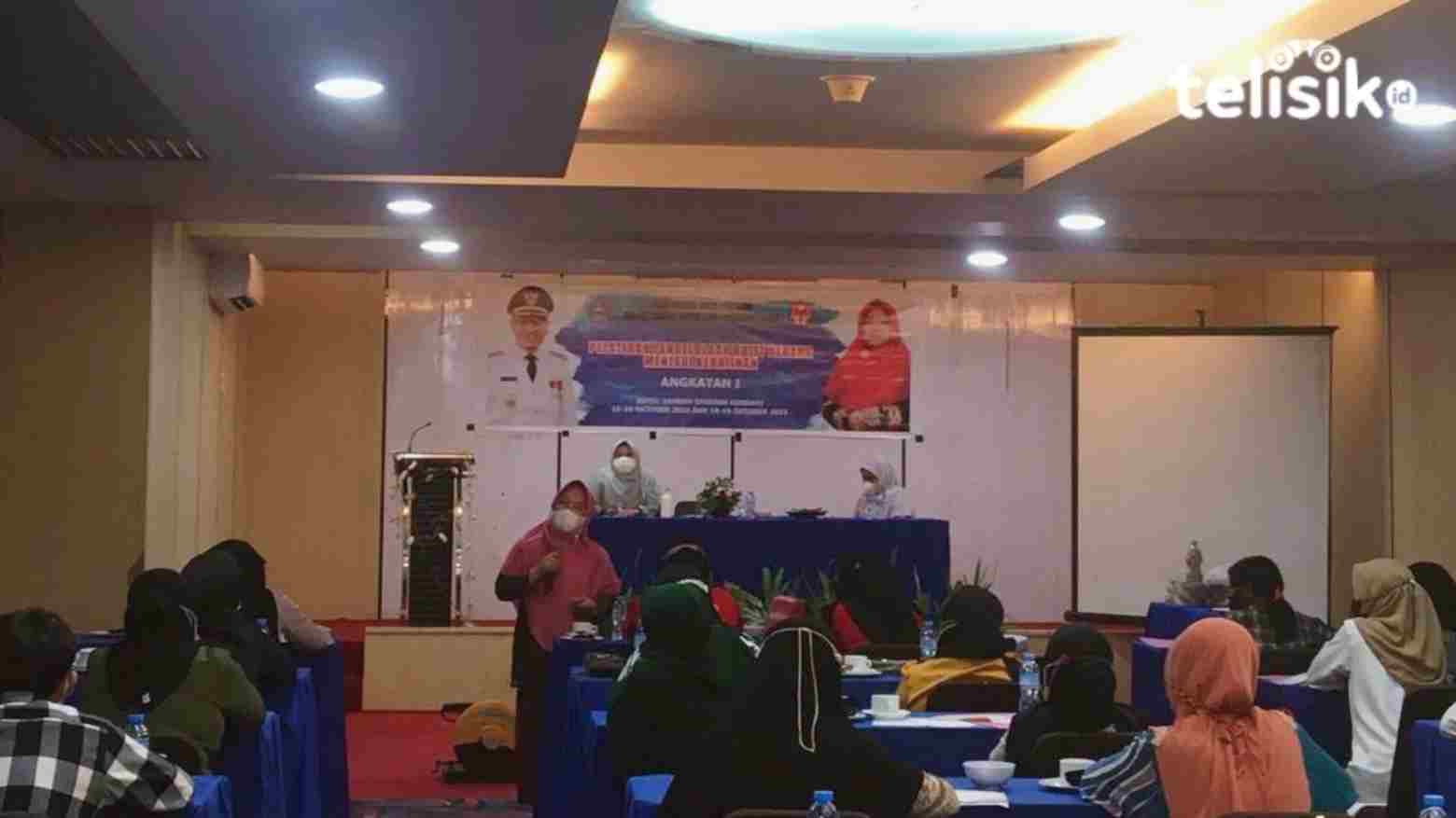 Disnaker Latih Masyarakat Manfaatkan Limbah Kulit Kerang Menjadi Bernilai Ekonomi