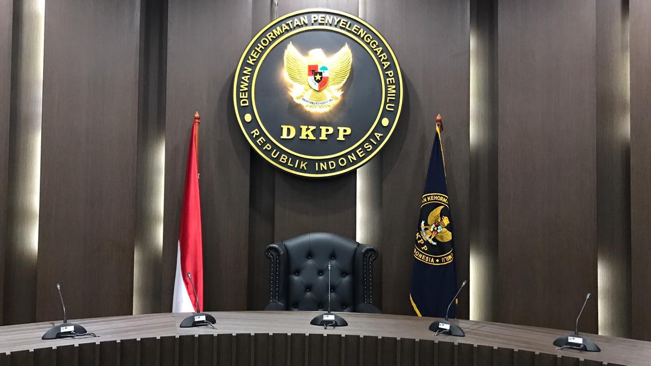 DKPP Raih Penghargaan Badan Publik Cukup Informatif dari KIP