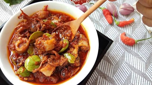 Ingin Buat Sambal Cumi Tahan hingga Satu Bulan? Berikut Caranya