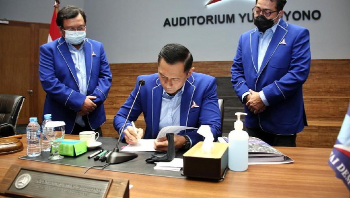 Kisruh Demokrat AHY Tunjuk Hamdan Zoelva Jadi Pengacara, Yusril: Jeruk Makan Jeruk