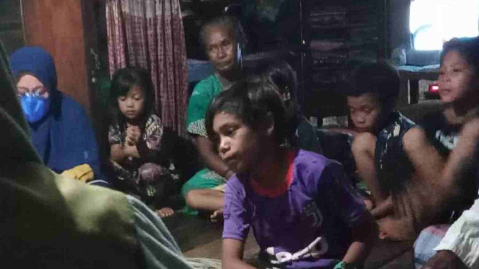 Loka Minaula Kendari dan Dinas Sosial Bombana Bantu 6 Bersaudara Yatim Piatu di Pulau Sagori