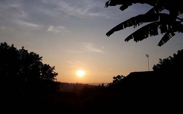 Mengapa Saat Magrib Tidak Boleh Keluar Rumah? Ini Jawabannya