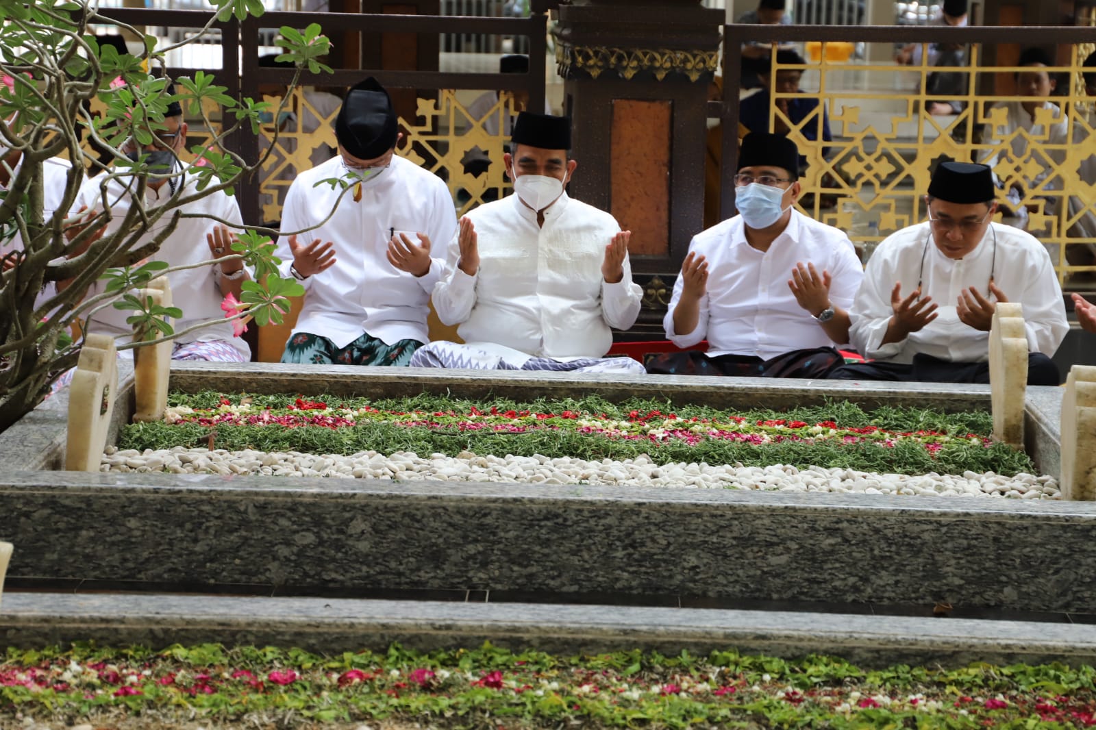 Napaktilas Resolusi Jihad, Kader Partai Gerindra Jatim Ziarah Makam Pendiri NU