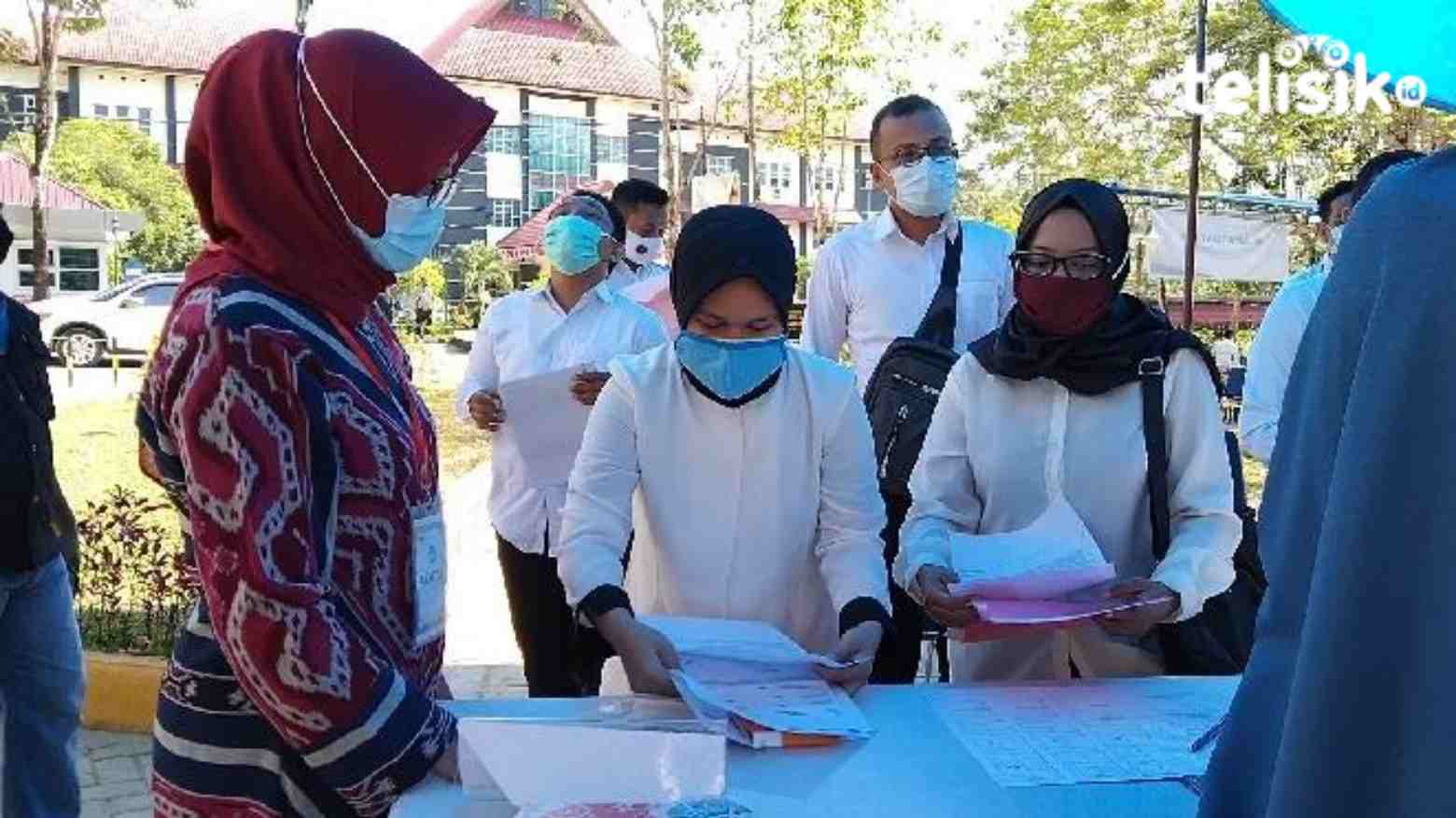 Pastikan Lancar, Rektor UHO Pantau Pelaksanaan Tes SKD CASN Kemendikbudristek