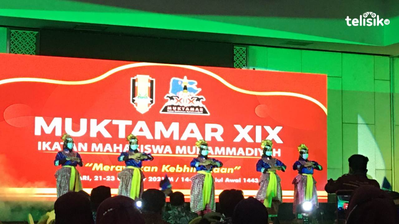 Tarian Khas Sultra Warnai Pembukaan Muktamar XIX