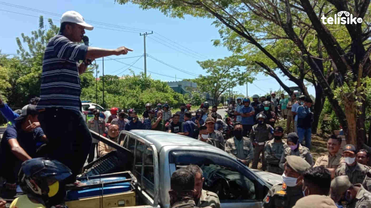 Tuntut Perbaikan Jalan Rusak di Butur, Puluhan Massa Demo Dinas PUPR