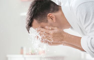 Wajib Tahu, 5 Manfaat Cuci Muka Sebelum Tidur untuk Kulit Anda