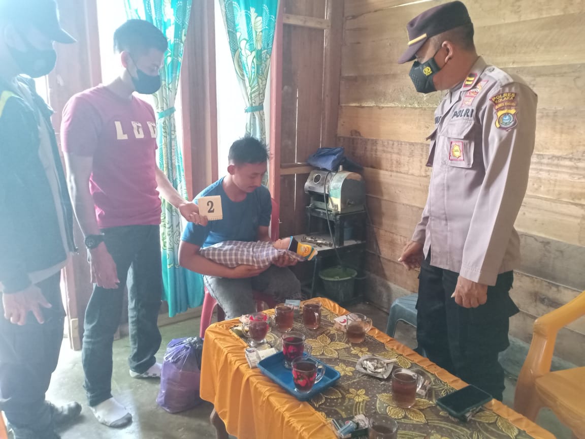 Warga Koltim Temukan Bayi Depan Pintu Rumah