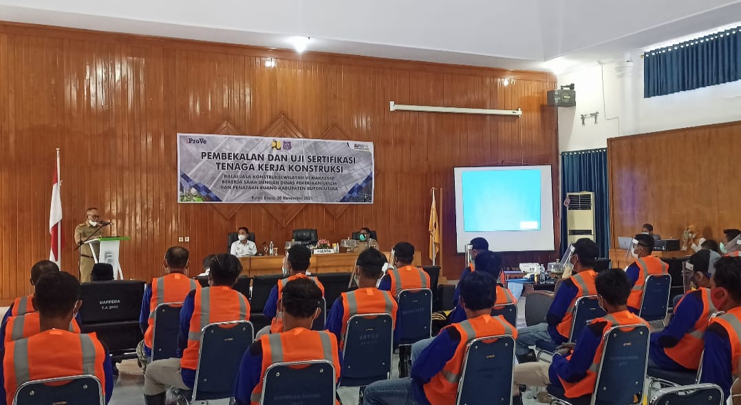 Tenaga Kerja Konstruksi di Butur Ikuti Pembekalan dan Uji Sertifikasi