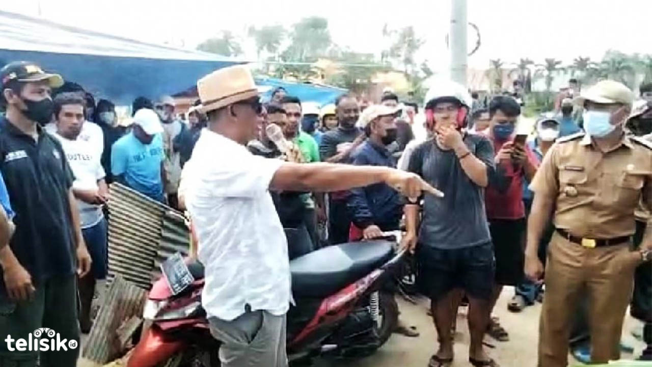 Anggota DPRD Ini Pimpin Warga Demo Kerusakan Jalan Poros Kendari-Toronipa
