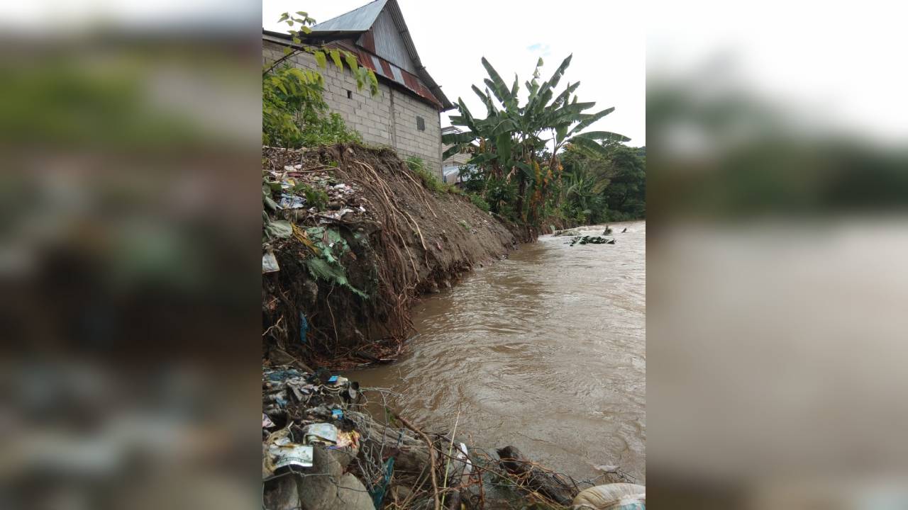 Beberapa Rumah di Kolut Terancam Ambruk Gegara Banjir