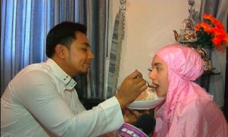 Benarkah Memegang Tangan Istri Bisa Menggugurkan Dosa Suami?