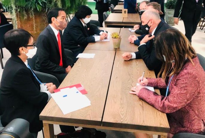 Bertemu PM Slovenia, Jokowi Soroti Perlakuan Diskriminatif Uni Eropa Terhadap Kelapa Sawit Indonesia