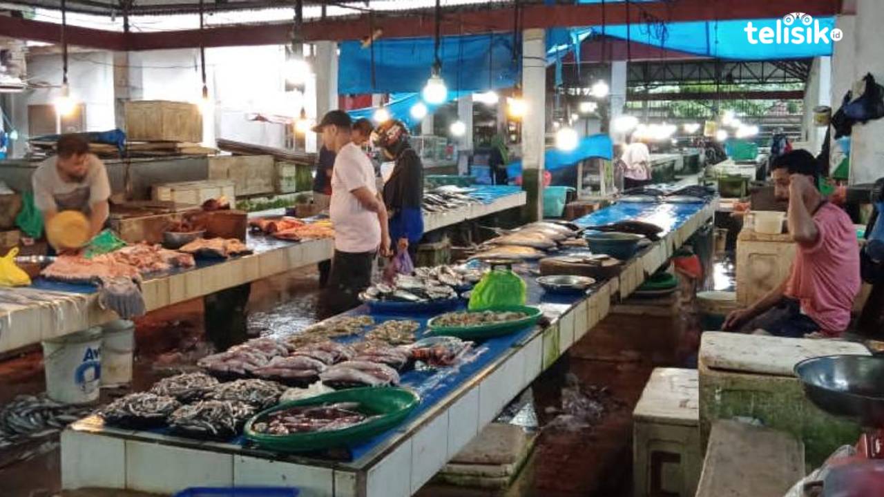 Cuaca Buruk, Harga Ikan Melambung Tinggi Dibanding Ayam Potong