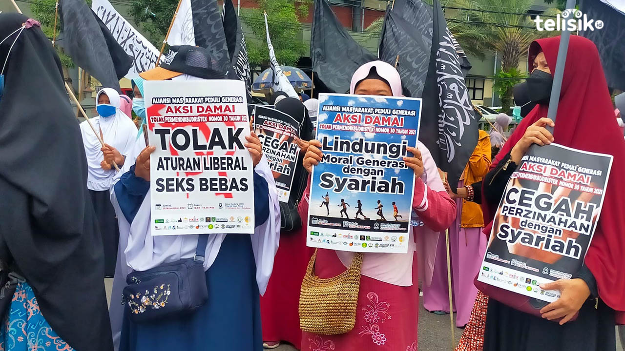 Dinilai Legalkan Seks Bebas, Puluhan Warga di Surabaya Tolak Permendikbudristek 30/2021