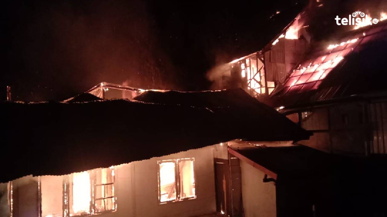 Dua Rumah di Muna Terbakar