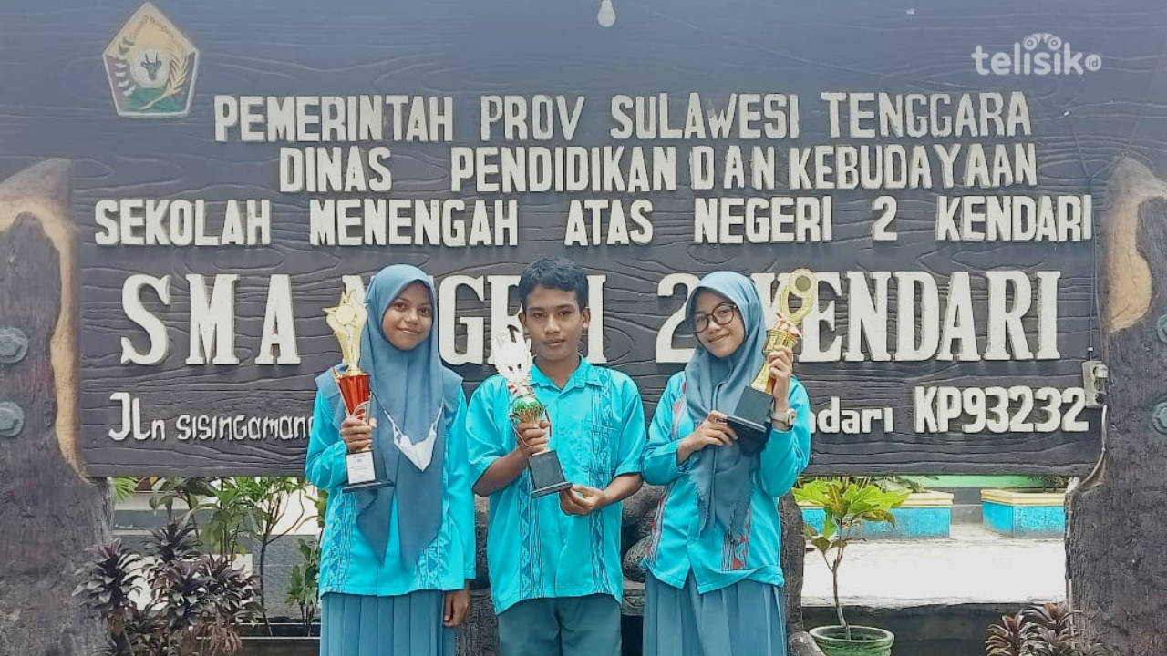 Ikut Lomba di UHO, Siswa SMAN 2 Kendari Sukses Bawa Pulang Tiga Piala