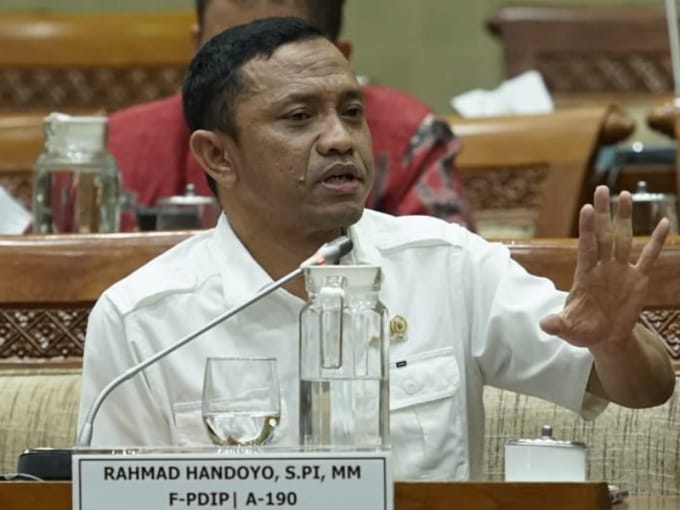 Jelang Tahun Baru, DPR Desak Menko PMK Cegah Gelombang ke Tiga COVID-19