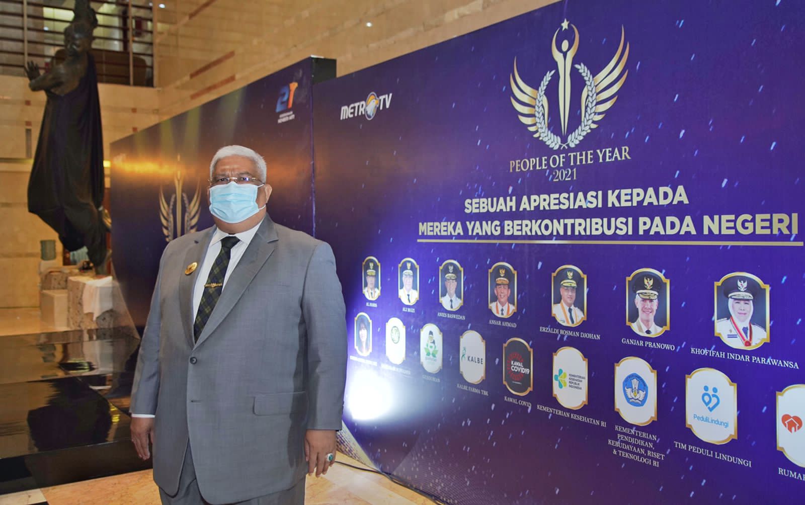 Kado Ulang Tahun ke-60, Ali Mazi Sabet Penghargaan Best Governor for Empowerment and Education