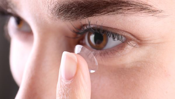 Kenali 7 Efek Samping Penggunaan Softlens yang Perlu Diwaspadai