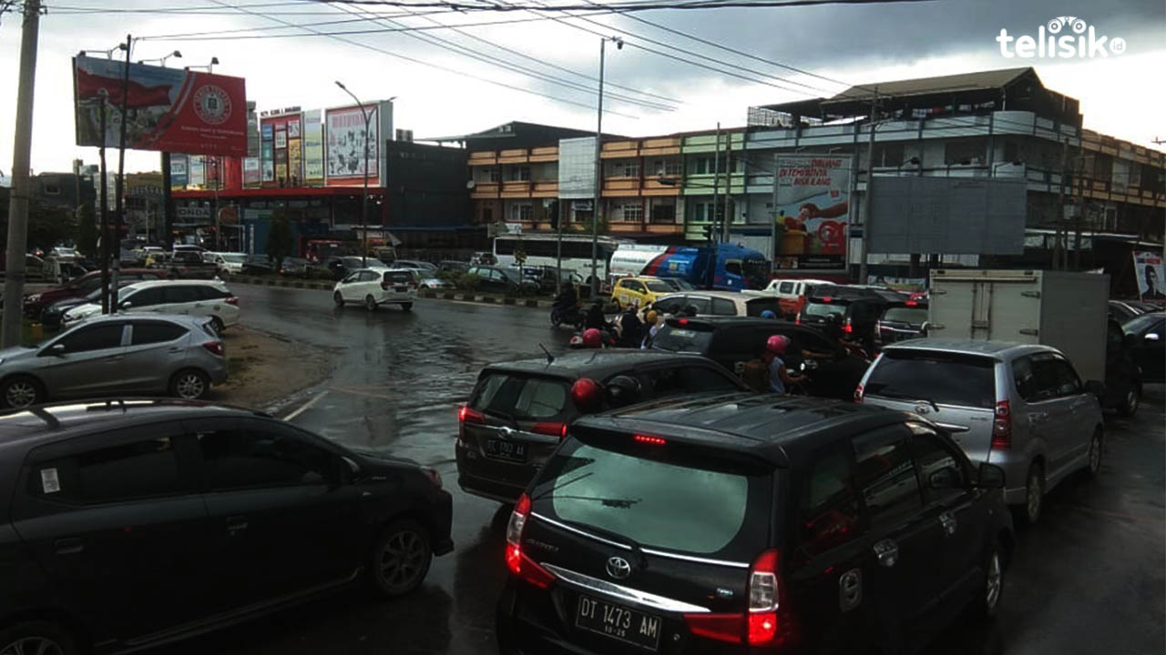 Macet Total Akibat Lampu Merah Mati, Pengendara Inisiatif Atur Lalulintas