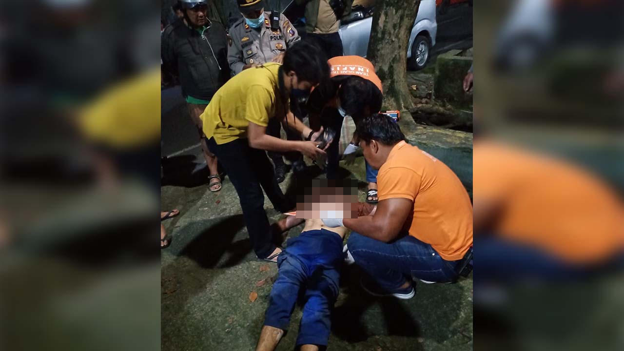 Mayat Pria Tanpa Identitas Ditemukan Telungkup dalam Parit