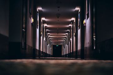 Mistik: Menyeramkan, Jurnalis Cantik Dijahili hingga Diseret Hantu di Kamar Hotel