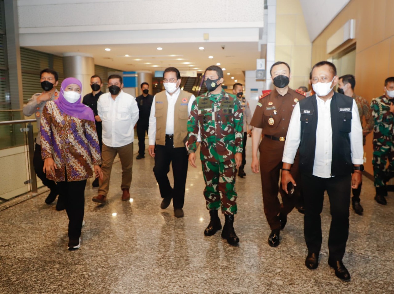 Rawan PMI Bawa Varian Baru COVID-19 Saat Nataru, Jatim Pelototi Jalur Pintu Masuk