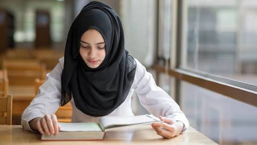 Tak Bisa Beribadah, Wanita Haid Tetap Meraih Pahala dengan Amalan Ini