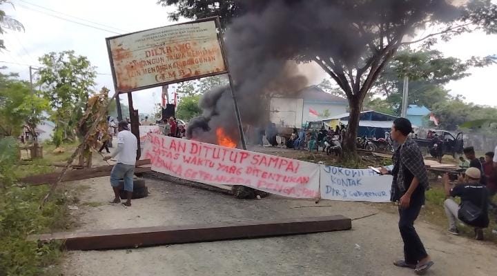 Tak Kunjung Direspon, Aksi Pemblokiran Jalan di Butur Terus Berlangsung