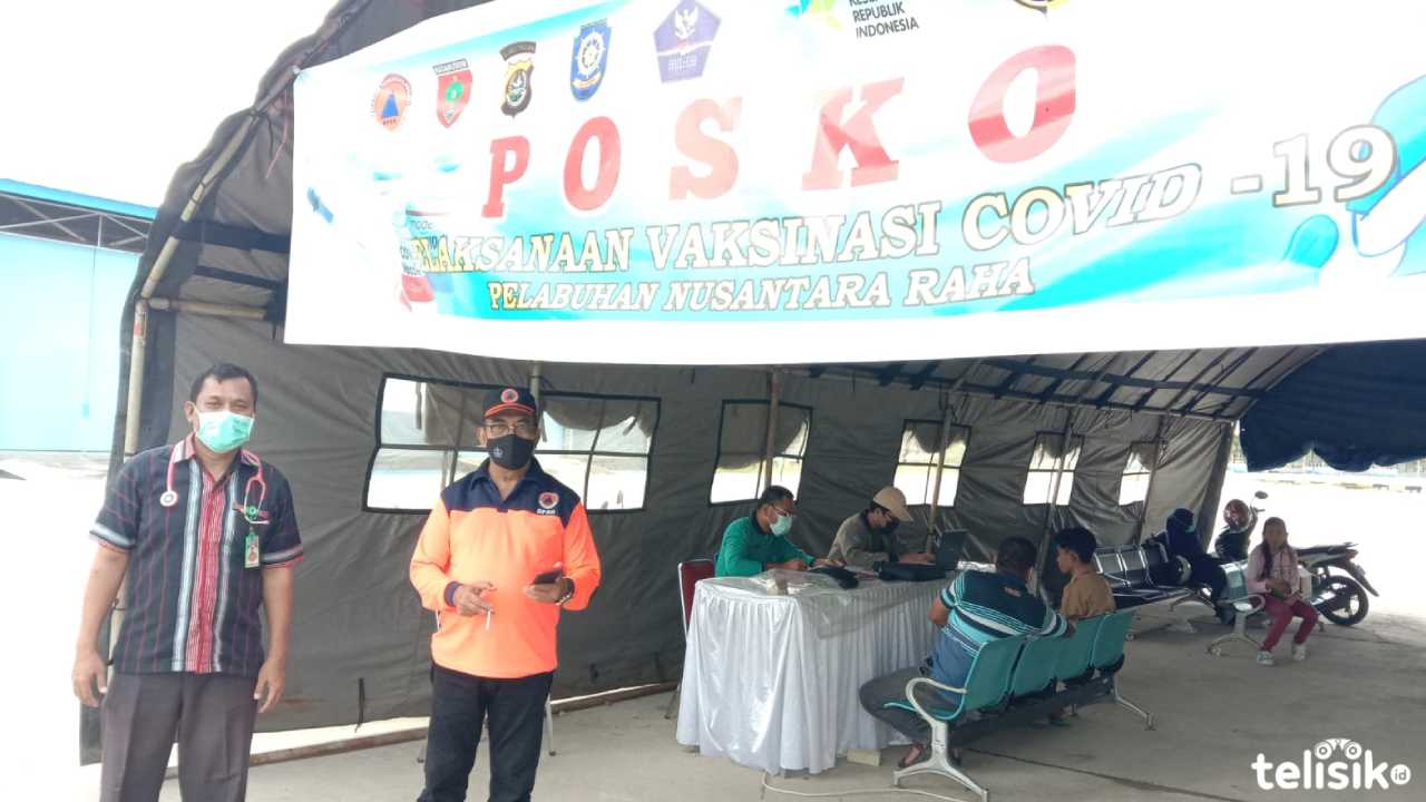 Tegas, Satgas COVID-19 Muna Suntik Penumpang di Pelabuhan yang Belum Divaksin