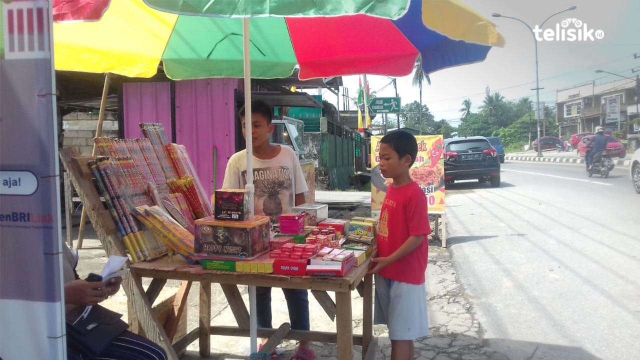Jelang Akhir Tahun, Pembeli Petasan di Kota Kendari Menurun