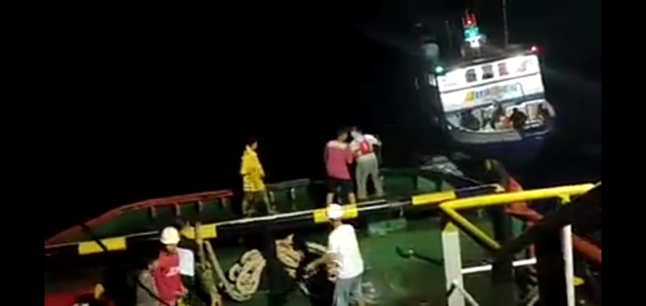 Alami Gangguan Mesin, KM Pantai Gading Terombang Ambing di Tengah Laut