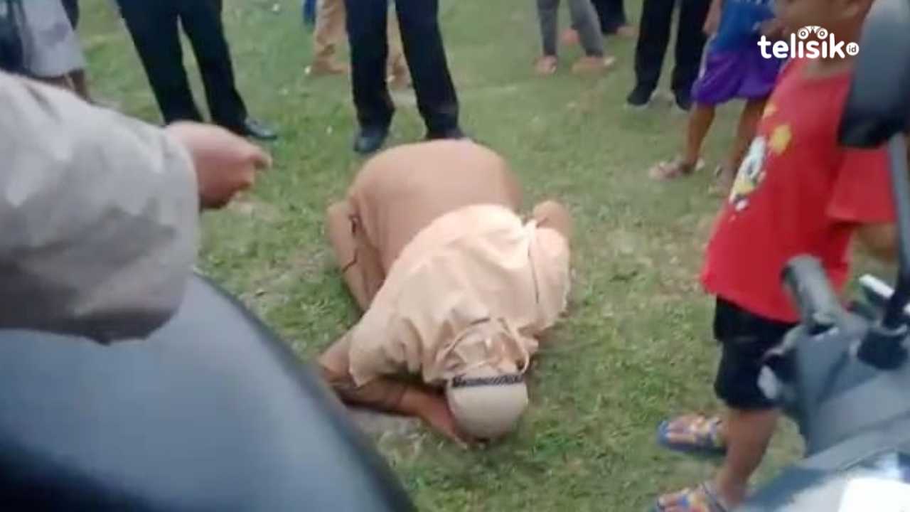 Anaknya Dapat Doorprize Motor di Vaksinasi Massal, Ibu Ini Sujud Syukur