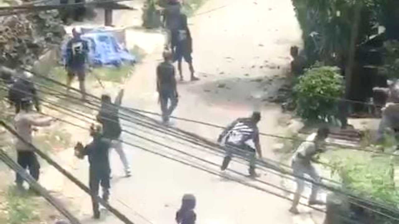 Breaking News: Dua Kelompok Pemuda di Kendari Bentrok