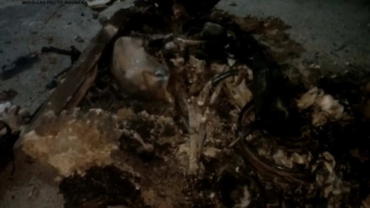 Buntut Kasus Penikaman, Warga Ricuh hingga Bakar Motor Polisi