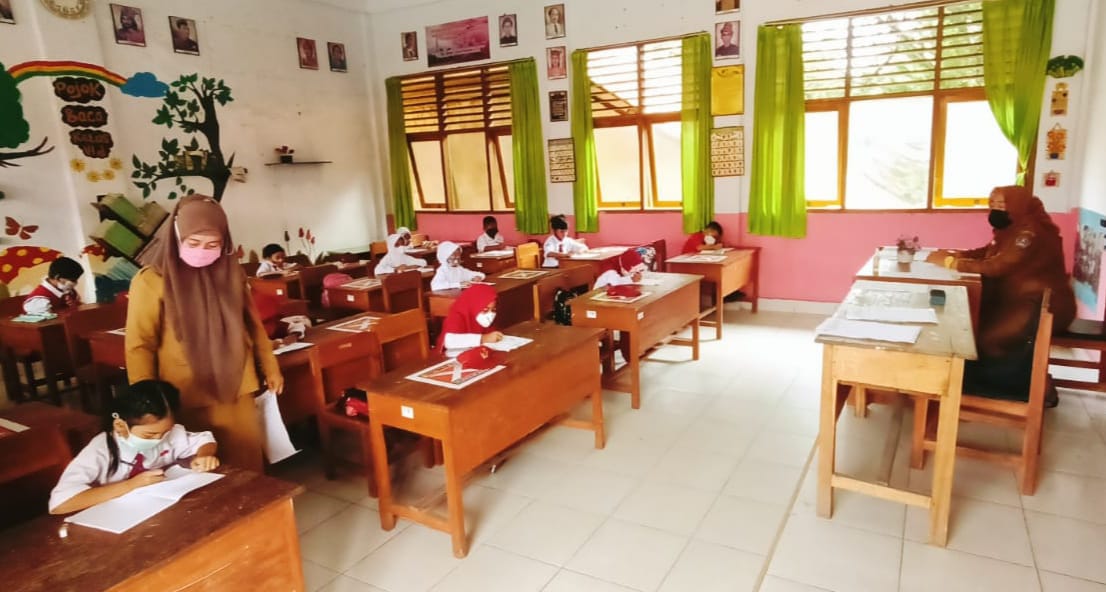 Di Kendari Tak Ada Libur Semester, Siswa Terima Rapor Januari