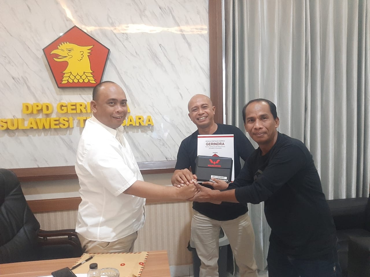Gerindra Sultra Serahkan Kendaraan Operasional pada DPC Buton