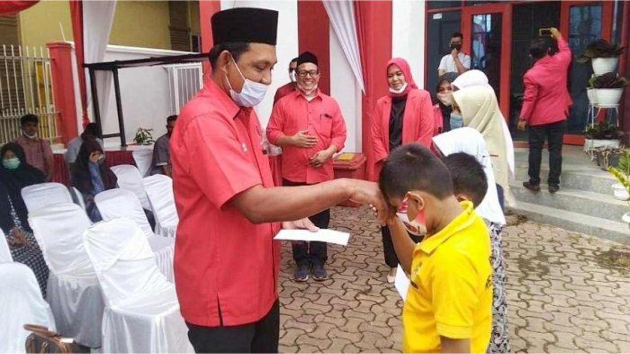 Keistimewaan Anak Yatim dan Orang yang Menyantuninya