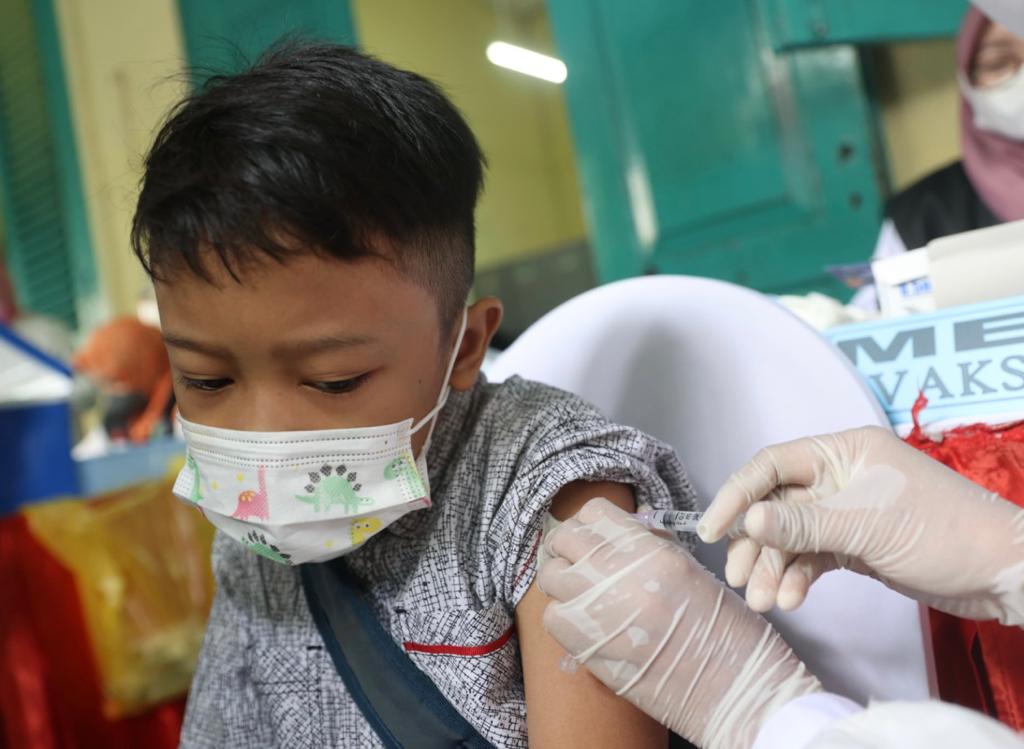 Kejar PTM Tahun 2022, Vaksinasi Anak di Jatim Dipercepat