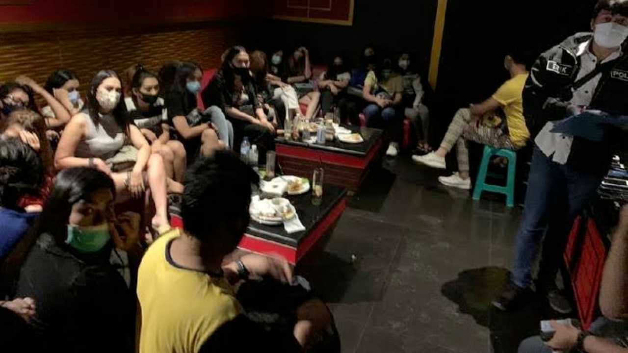 Kendari Undercover: Curhatan Eks Biduan Karaoke hingga Temani Tidur Pelanggan