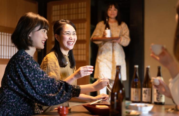 Minuman Alkohol di Jepang Dibuat dari Air Liur Wanita Perawan, Harus Cantik