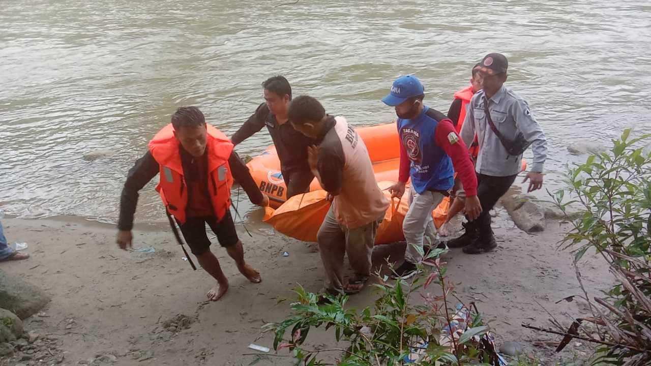 Mobil Innova Terjun ke Jurang, 5 Korban Ditemukan Tewas, Dua Dicari