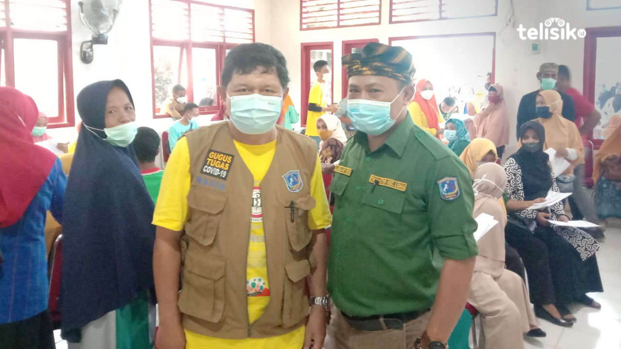 Peserta Vaksin Membludak, Ketua IDI Muna dan Camat Lohia Kewalahan