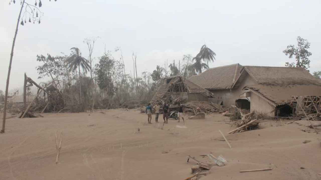 Pilih Temani Orangtua saat Gunung Semeru Meletus, Rumini Ditemukan Tewas Berpelukan dengan Ibunya