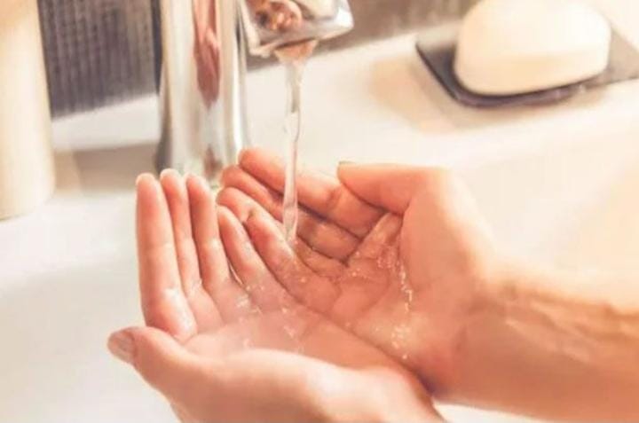 Rasulullah SAW Anjurkan Mencuci Tangan Saat Bangun Tidur, Ini Alasannya