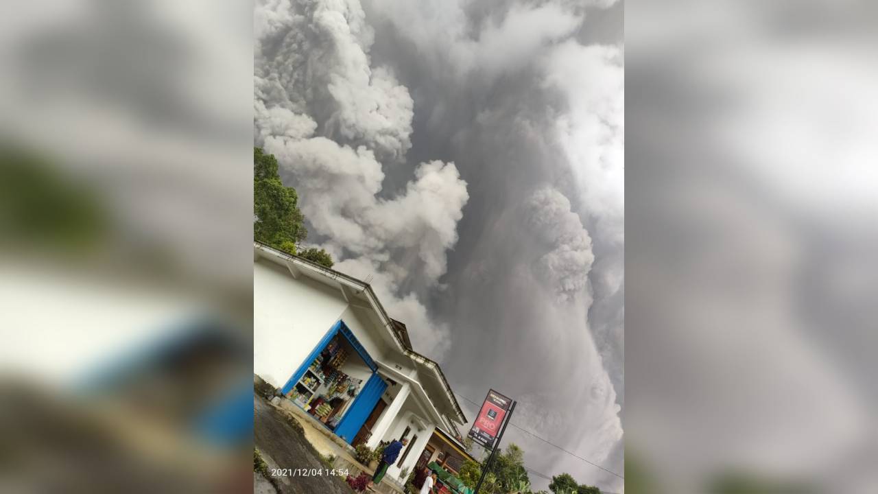Semeru Meletus, Pemprov Jatim Terjunkan Tagana ke Lokasi Bencana